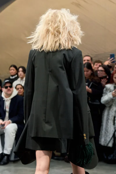 Look 13
